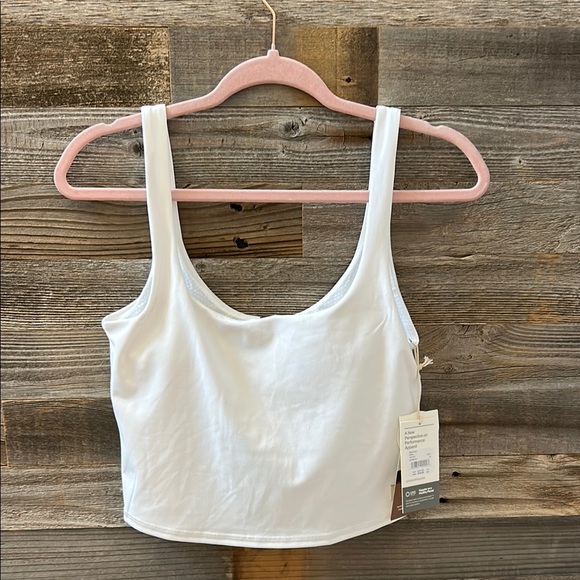 NWT Vuori Daily Crop in White Size Medium - Picture 2 of 6